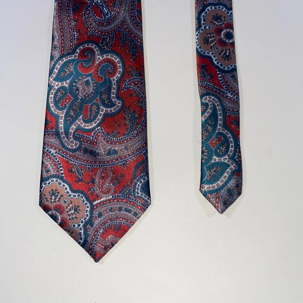 Wembley Vintage Mens Paisley Tie Red Blue Tan Made in USA WPL 4075 Classic Wide